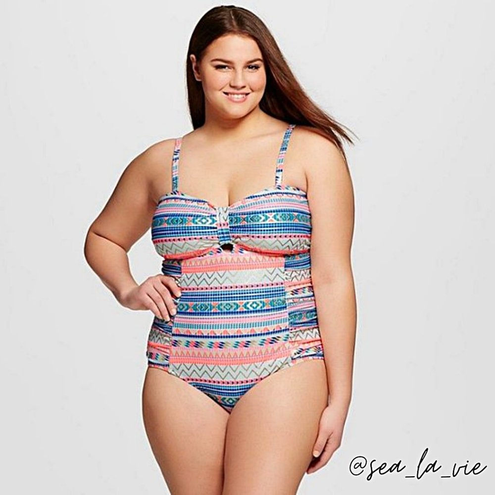 Plus Size Geometric Foil Keyhole 1-Piece Swimsuit - Picture 1 of 5